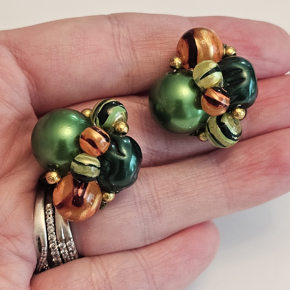 Vintage 1950s Green and Orange Cluster Beaded Clip On Earrings